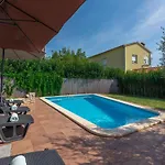 Lucas Вилла Новиград