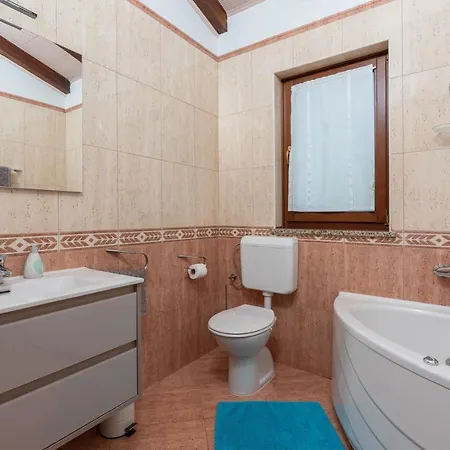 Lucas * Novigrad (Istria)