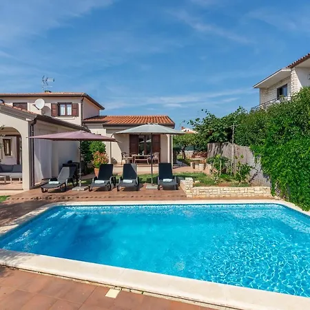 Lucas Villa
